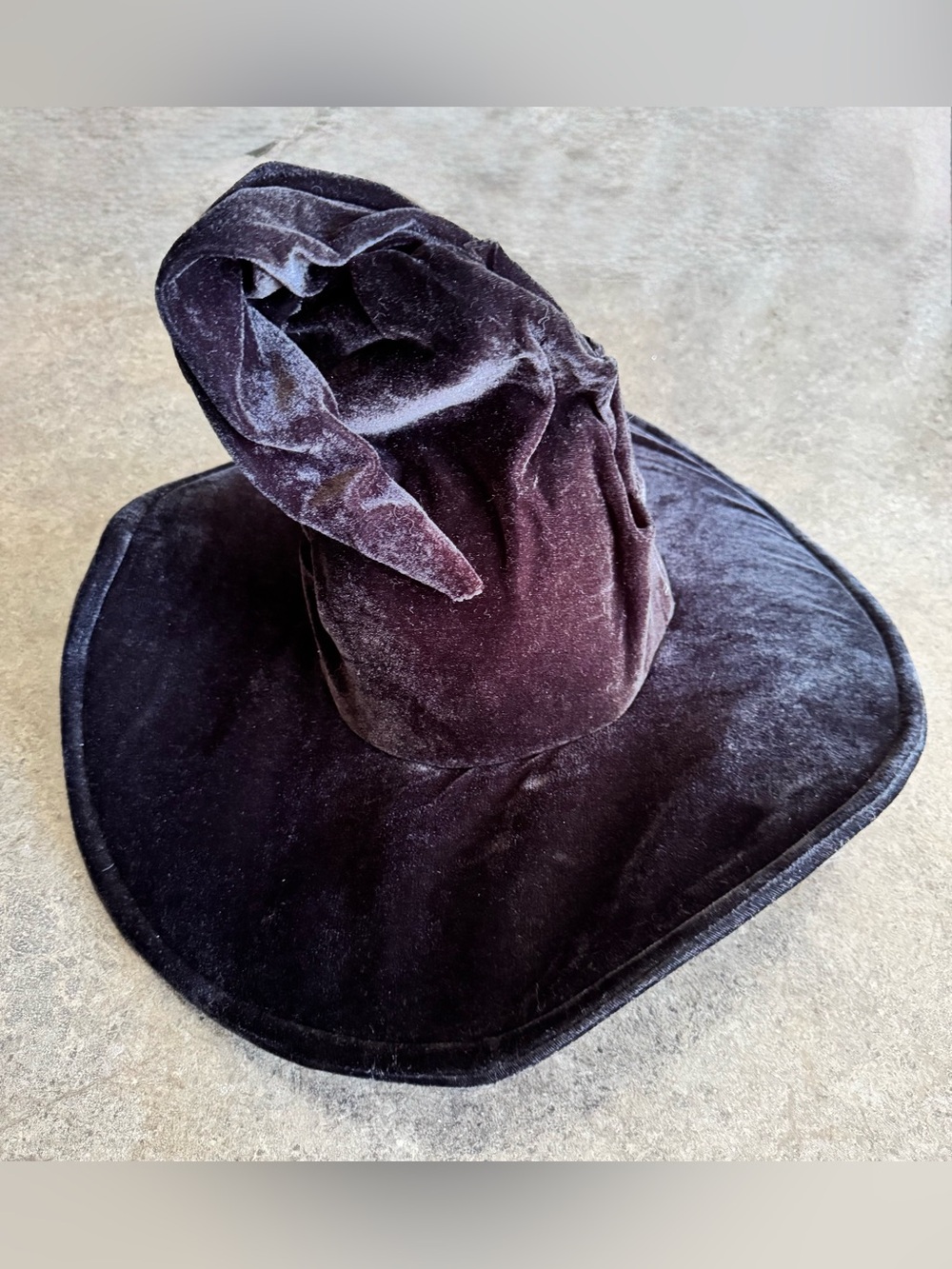 Grandinroad Black Velvet Pose-able Adult Witch Hat Halloween Costume Witches